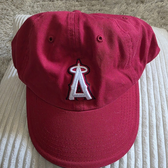 Angels Red Cap - Picture 2 of 4